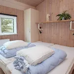Feriehus Four-Bedroom Holiday home in Hjørring 2 Lønstrup